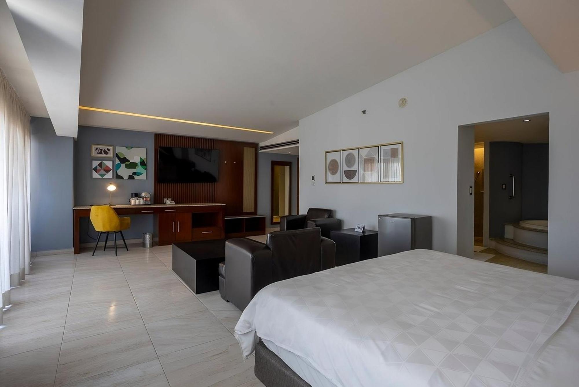 Holiday Inn Puebla Finsa By Ihg Ngoại thất bức ảnh
